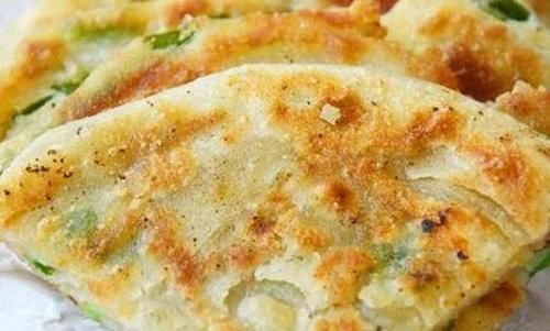  烫面|葱油饼“这样做”太简单了不烫面也不揉面，酥脆又分层