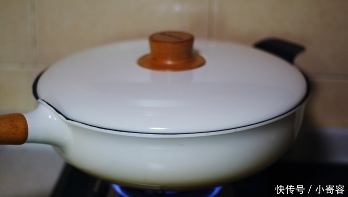 汤汁|土豆炖排骨,这样做,半小时轻轻松松出锅,好吃得连汤汁都不剩