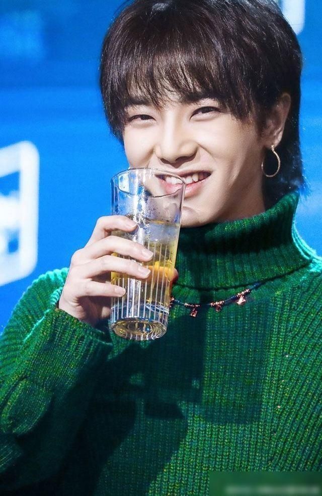  微笑|治愈系的微笑和干净清新的个性给你安利华晨宇