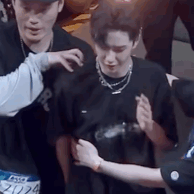  王一博|《这就是街舞》张艺兴得到专业认可，但是为何王一博却在摆手？