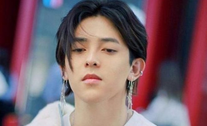 牵手|李一桐曾参加过相亲节目?看清和她牵手的男嘉宾,娱乐圈可真小