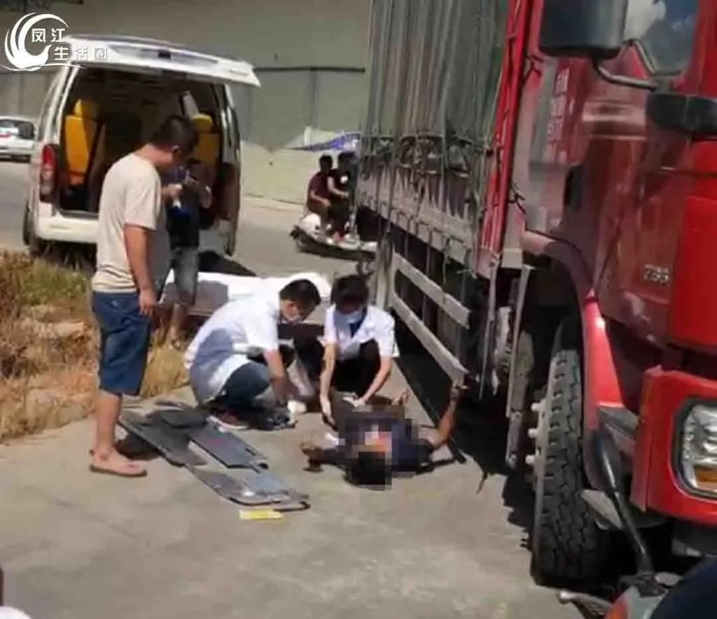  货车|简讯两则 | 揭西发生一起大货车与自行车碰撞事故，伤者倒地不起...