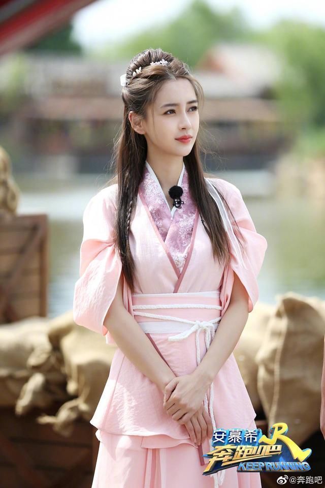  牛仔|又一对非官方认证CP蔡徐坤baby同框“奔跑吧”，俊男美女超养眼