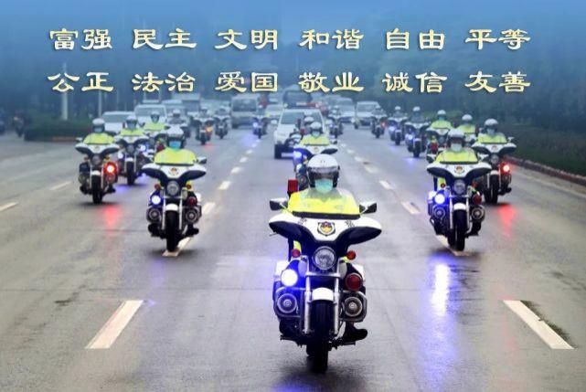 车违法载|冷汗直流!再看几起非法载客、超员案例! | 畅行中国 交警同行