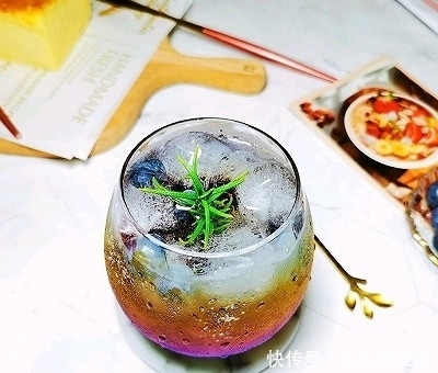 夏日|#夏日消暑,非它莫属#蓝莓苏打水