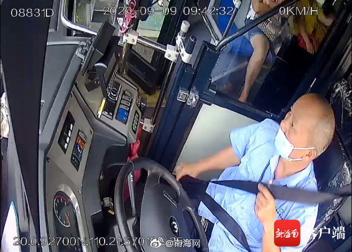 海口|海口一市民乘车手机被盗 公交司机狂追百米夺回