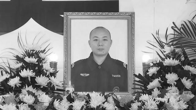  追捕|战友追捕逃犯中牺牲，女儿刚出生两个月！