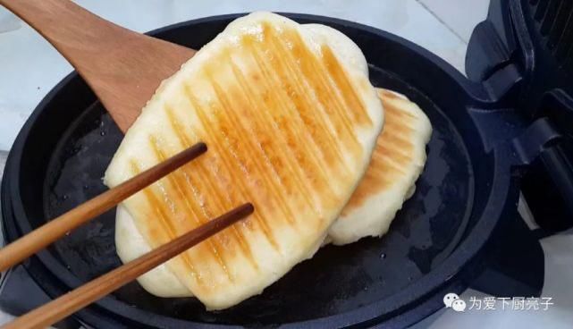  面包|烧饼这样做才好吃，加几勺白糖，外焦里软又蓬松，比面包香甜好吃