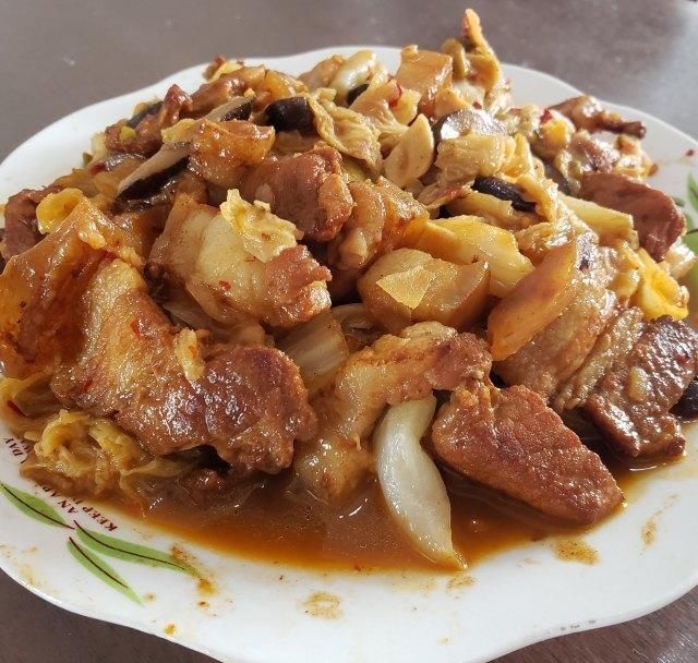 简单|五花肉炖白菜，既简单又美味