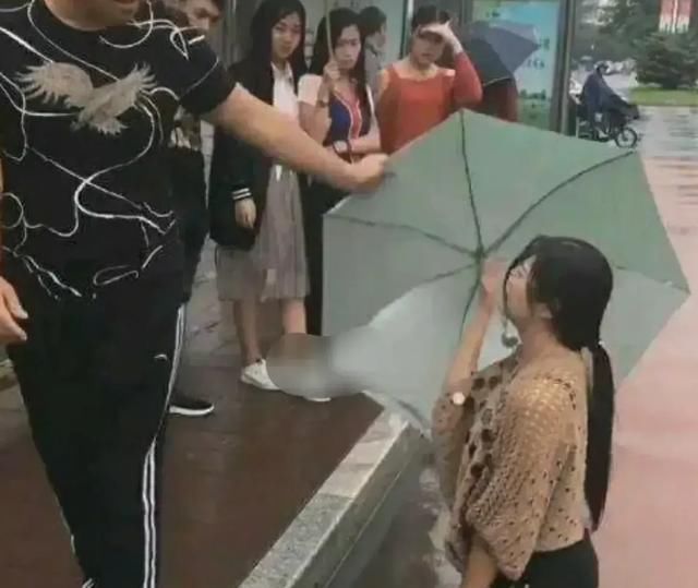 肚子|女子跪求爱情，40万彩礼与肚子里的孩子Ⅱ 却让爱情越走越远。
