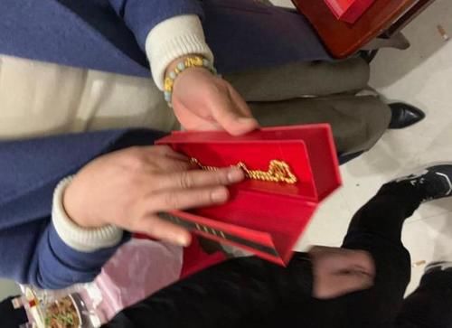 单身|女子结过4次婚仍称单身，依然还有男子上当，26万现金手到擒来