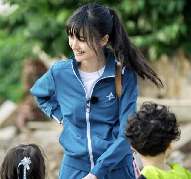  郑爽|某综艺工作人员称郑爽盗窃，郑爽团队回怼：物品已寄出，陆运到付