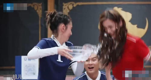  嘉宾|《奔跑吧》节目中首次，男嘉宾遭导演怒怼，女嘉宾却又怒怼男导演