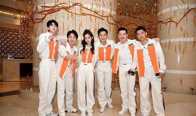  连放|《跑男8》节目组对蔡徐坤太照顾？先导片连放他4首歌，baby还会唱