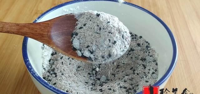  红糖|千层红糖酥饼家常做法，筷子一搅，层层酥脆，咬一口直掉渣，解馋