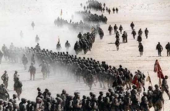 二战中|一组老照片；苏军俘虏第一位德国元帅及苏军入侵布拉格