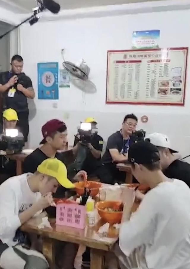  路透|邓超陈赫鹿晗再合体，新综艺路透曝光，扎螃蟹、“飙车”欢乐多