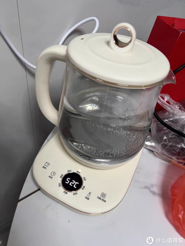 小熊养生壶煮茶怎么使用(小熊养生壶：创新多功能玻璃煮茶器，办公室的最佳选择)