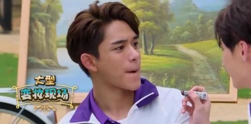  熟练|男嘉宾涂口红，郑恺相当熟练，小沈阳不忍直视，他却是全场最美！