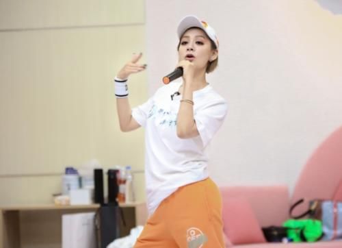  阿朵|《乘风破浪》阿朵被淘汰，宁静难过落泪被当小孩哄，她又真香了