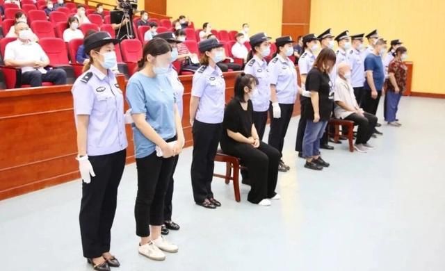  团伙成员|堵门、泼尿、烧纸……这起“软暴力”催债团伙首犯判7年