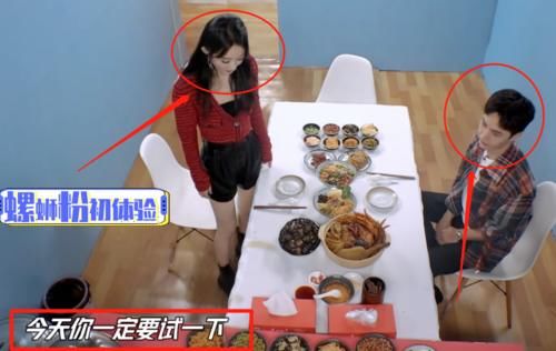  听清|王一博推荐赵丽颖吃螺蛳粉，听清他对螺蛳粉的点评，螺蛳粉忠实粉无疑了