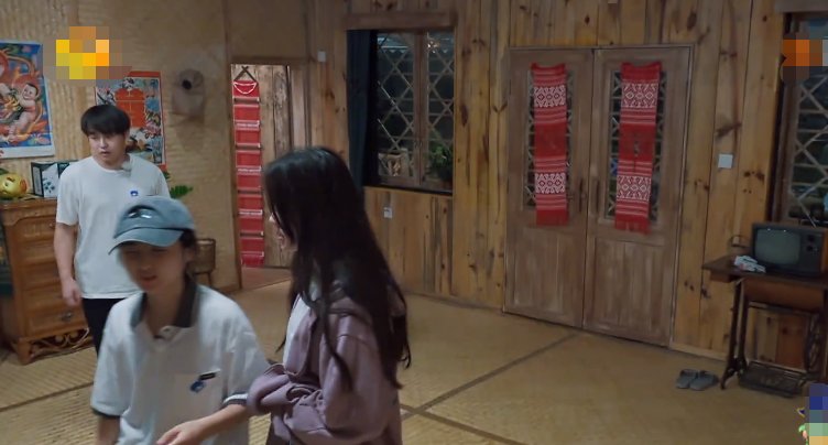  洗头|张子枫欧阳娜娜没洗头，第二天娜比依旧美丽，张子枫却让我笑出声