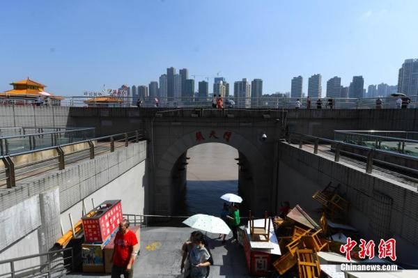 重庆|洪峰过境 重庆朝天门码头被淹没[组图]