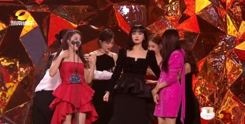  台前|《浪姐》宁静好刚！台前狠怼黄龄！后台因李斯丹妮抱团被宁静讽刺