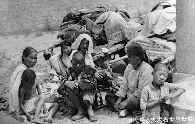 民营的庭院|中国旧影1945年, 抗战胜利后的各地难民