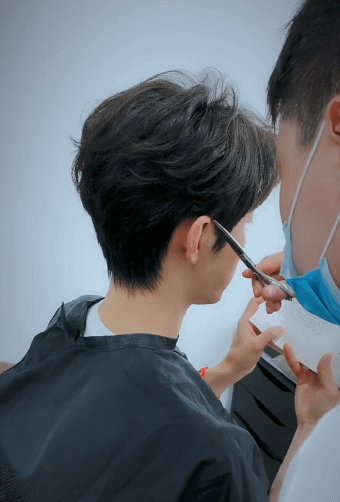 滑板|博君一肖发糖!工作室晒肖战生活日常,穿王一博同款还去街舞探班