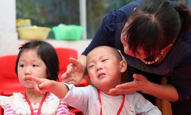  孩子|孩子刚上学3天就被＂退学＂，只因宝妈舍不得，宝宝：我太难了