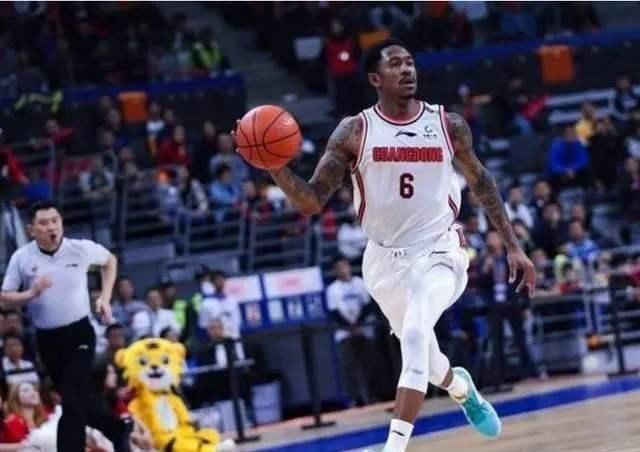  确诊|广东宏远包机接回外援马尚，却被确诊，这件事该谁负责？