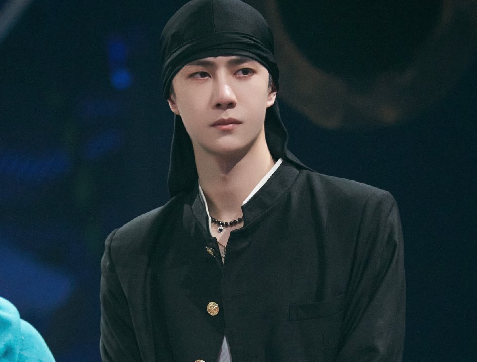  兴起|《街舞3》彩排，王一博上蹿下跳玩得兴起，摆pose暴露腿毛