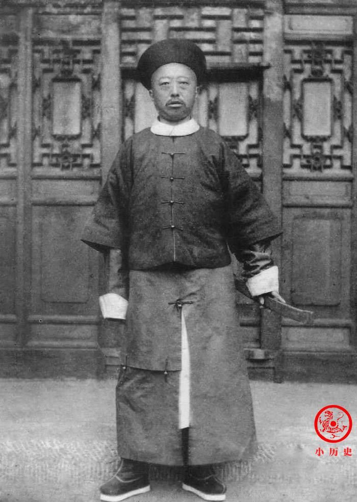 晚清|晚清老照片：慈禧太后妹夫腰挎马刀很威风；朝廷官员向殖民者下跪