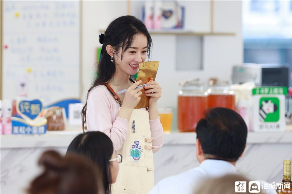  无奇|赵丽颖平平无奇的营业小能手上线 《中餐厅4》收入创新高