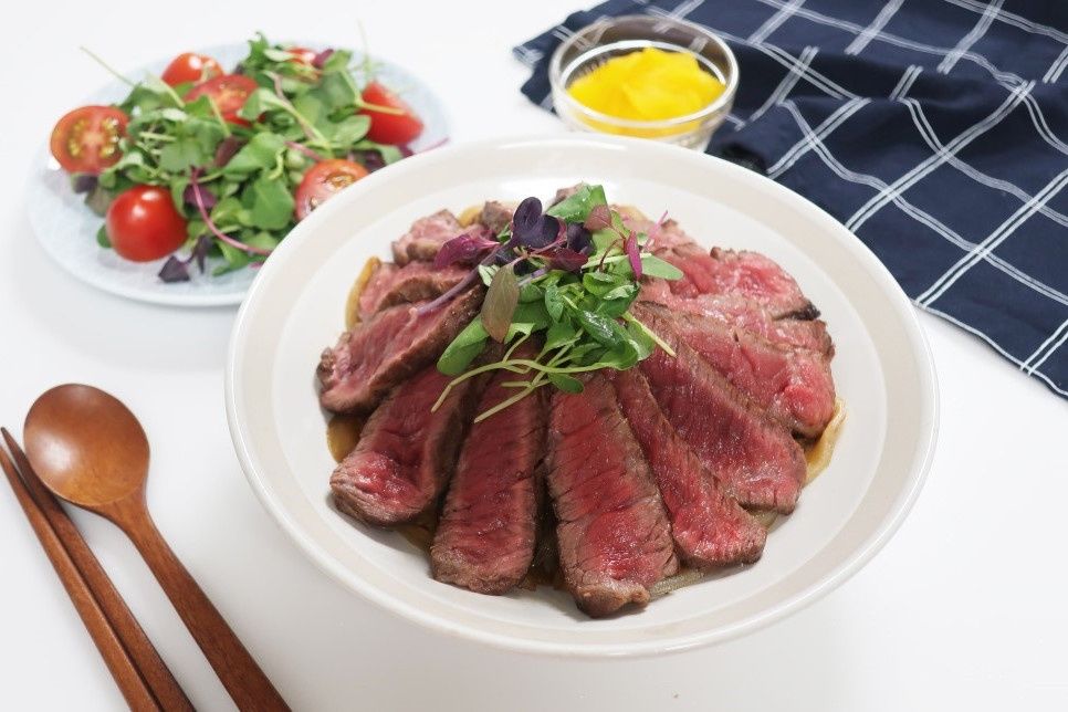 做法|简单美食之《牛排盖饭》的做法