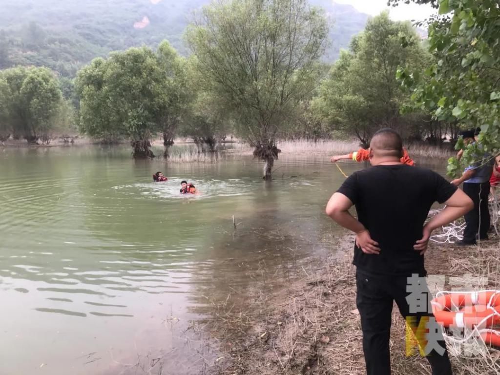  溺水|小孩随家长水库游玩，落水溺亡，事发时…