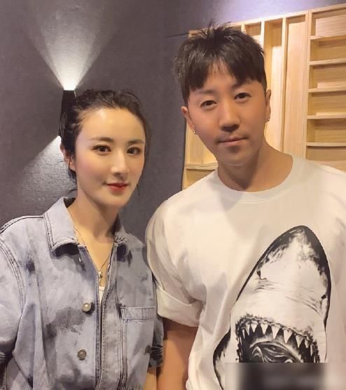  何洛洛|何洛洛新歌抄袭？牛奶咖啡晒音轨对比，又和中岛美雪的歌高度相似