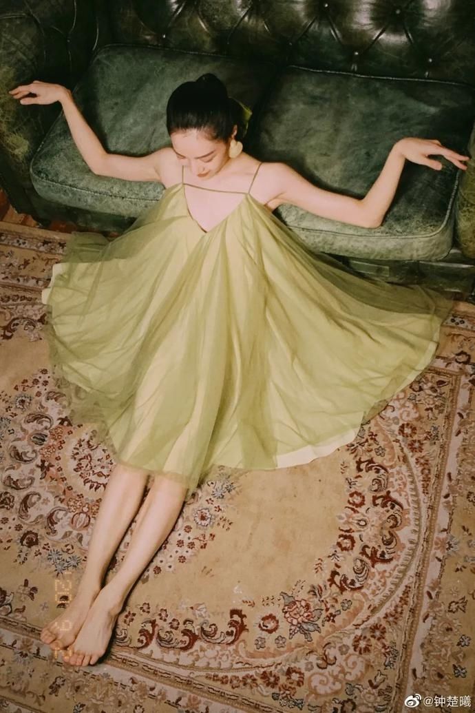  直角|你和女明星之间就是差了一个直角肩