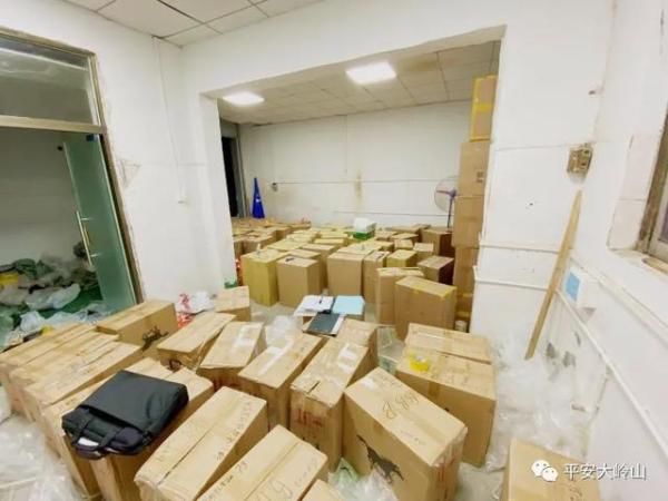 涉案|大岭山公安查获大批假冒名牌香烟，涉案金额高达七百多万元！