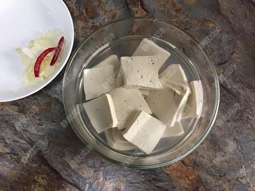 豆腐|北豆腐这样烧，滑嫩不失筋道，有了它，连麻婆豆腐都不爱了