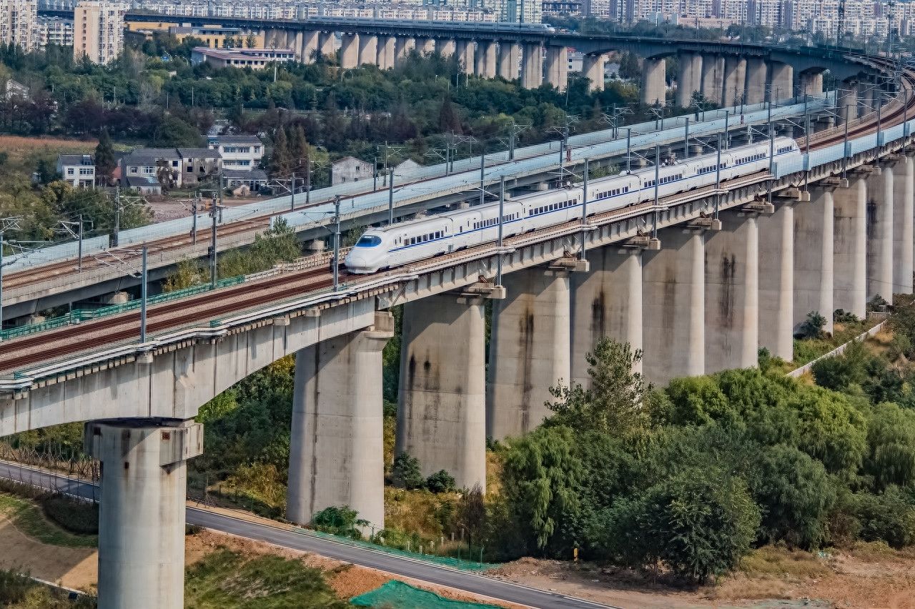 高铁出行大幅恢复！京沪高铁前三季度净利预增超5000%，或追平2019年同期