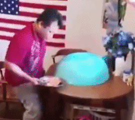  可惜|猴哥这绳子玩的真不错，可惜就是有点小失误，不慎掉到了水中！