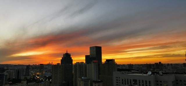  无恙|七月的最后一抹夕阳，愿疫情早日过去，山河无恙，人间皆安！