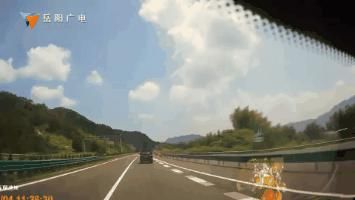  上前|男子开车犯困撞上前车 夏季安全行车 谨防疲劳驾驶！