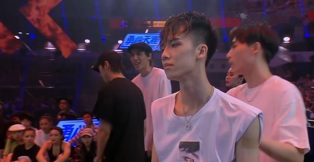  易烊千玺|《街舞3》张艺兴没选小宝有遗憾，AC曾跟随易烊千玺成为年度四强