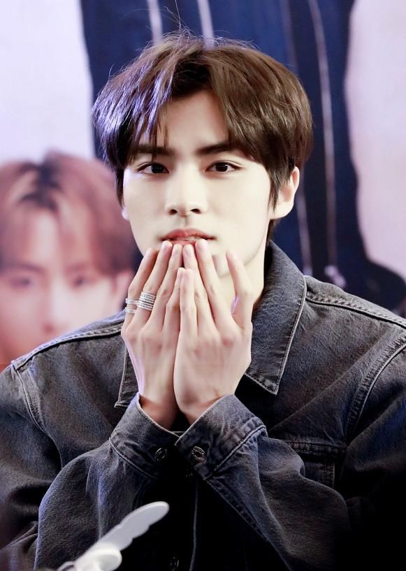 追星|黄旭熙公费追星，偶像是EXO金钟仁，现在和偶像直接成为队友！