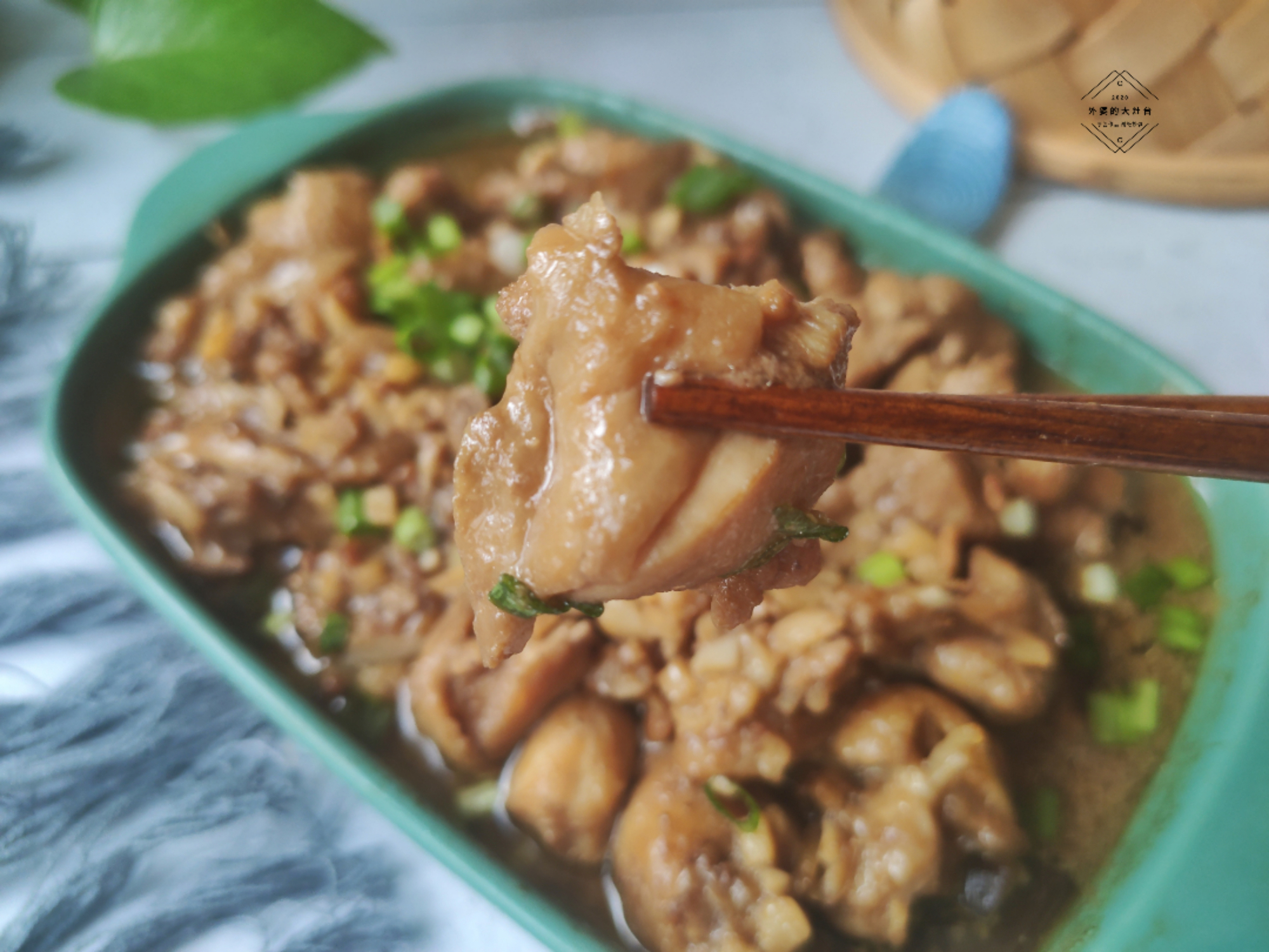  夏天|鸡肉夏天就该这样吃，不炒不炖不油炸，简单一做，楼道都能闻到香