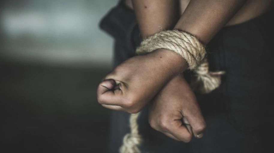 当地警方|男孩出门去玩遭绑架，绑匪撕票后向其父母索要9千多万天价赎金